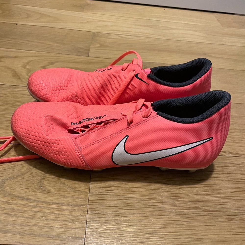 Nike Phantom Venom Cleats - Bright Pink